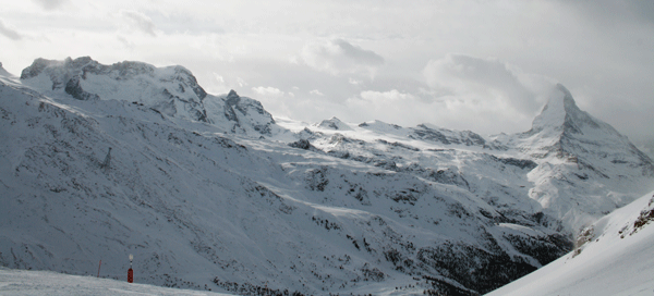  продолжение предыдущей панорамки вправо – слева массив Брайтхорн (4134), справа Маттерхорн 